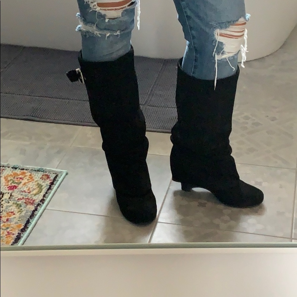 Slouchy wedged y’all boot